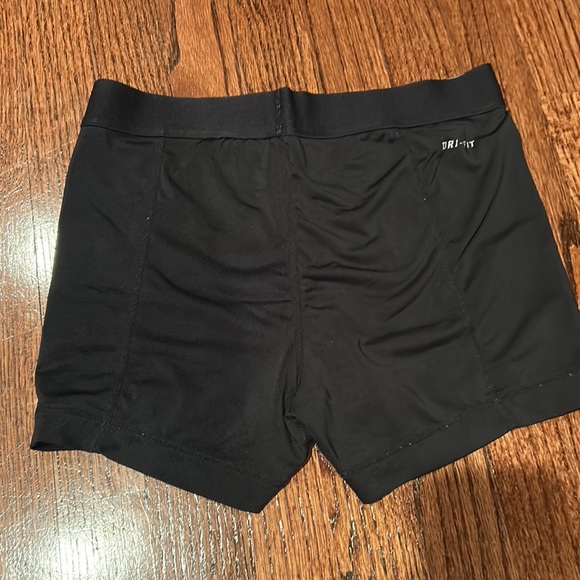 Nike shorts - Picture 2 of 2